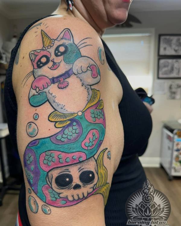 Color cat and skull on an upper arm