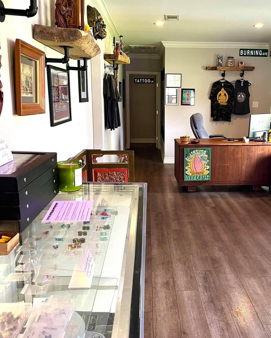 The front lobby with the jewelry case