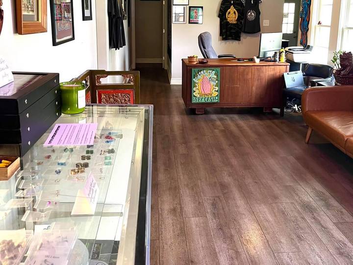 The front lobby with the jewelry case