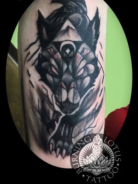 A dark black and grey wolf piece