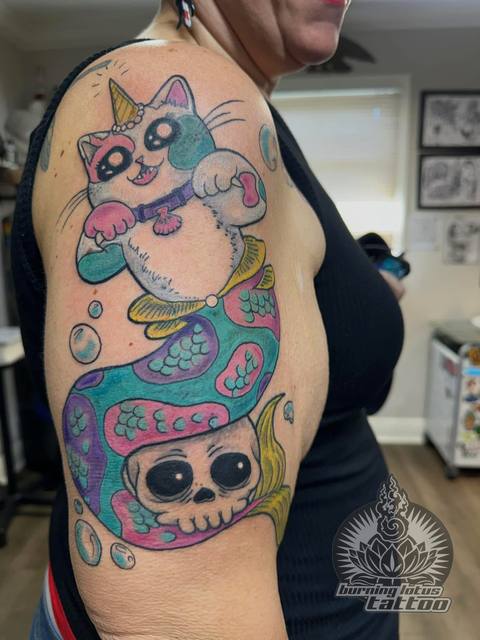 Color cat and skull on an upper arm